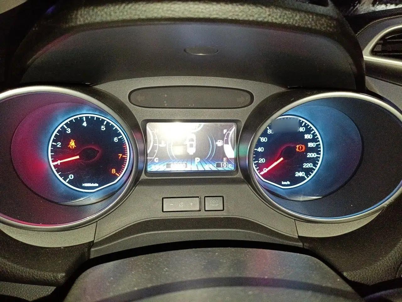 BYD Yuan 2017 1.5L Automatic Cool & Connected Model — миниатюра 8