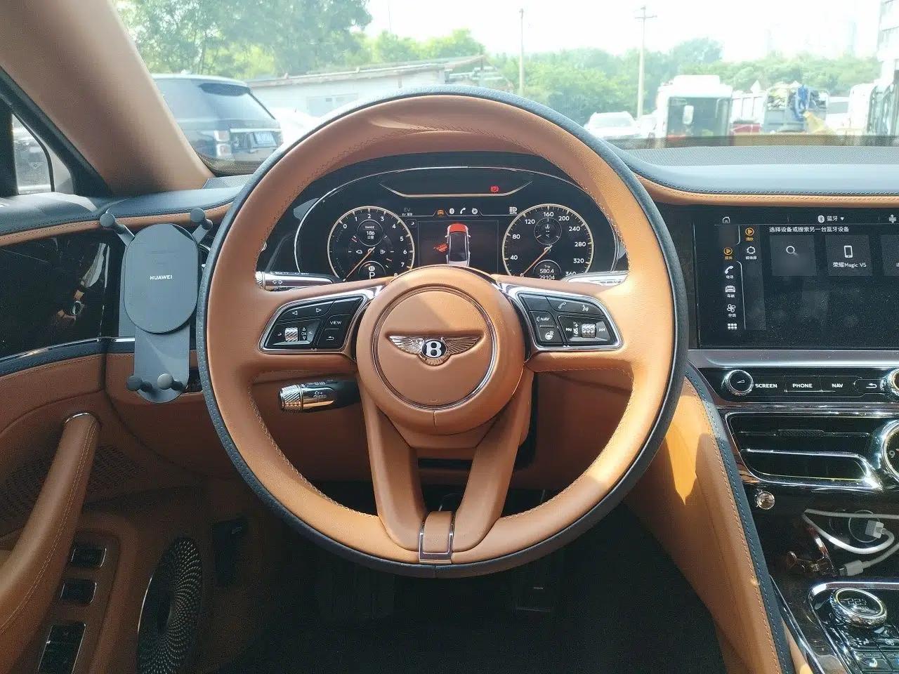 Bentley Flying Spur Plug-in Hybrid 2022 2.9T V6 Hybrid — миниатюра 11