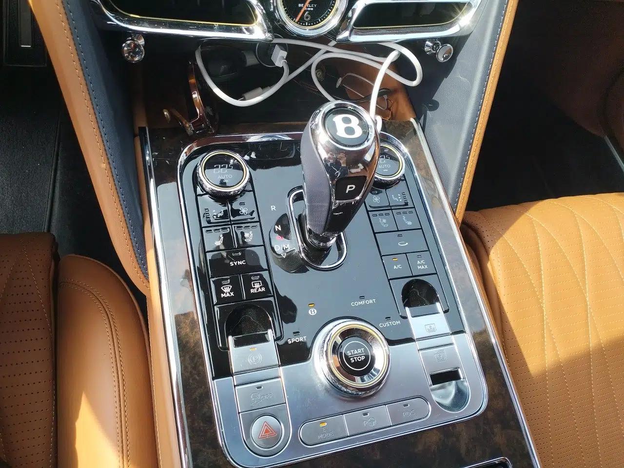 Bentley Flying Spur Plug-in Hybrid 2022 2.9T V6 Hybrid — миниатюра 15