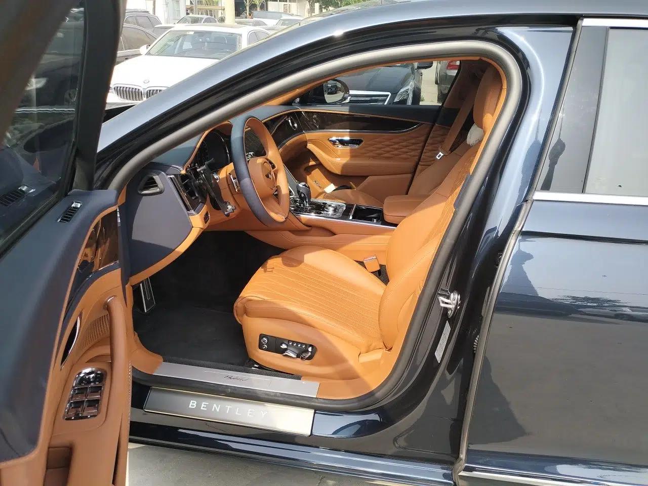 Bentley Flying Spur Plug-in Hybrid 2022 2.9T V6 Hybrid — миниатюра 16