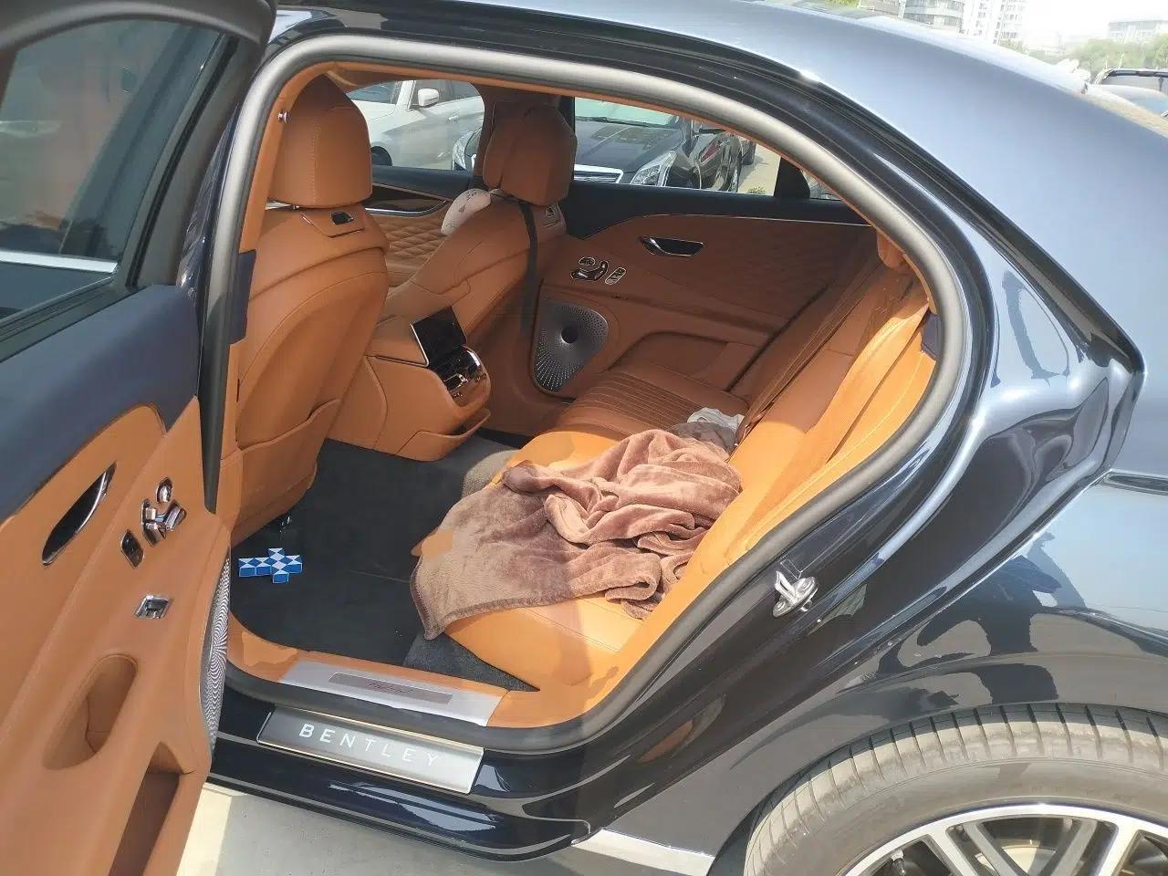 Bentley Flying Spur Plug-in Hybrid 2022 2.9T V6 Hybrid — миниатюра 18