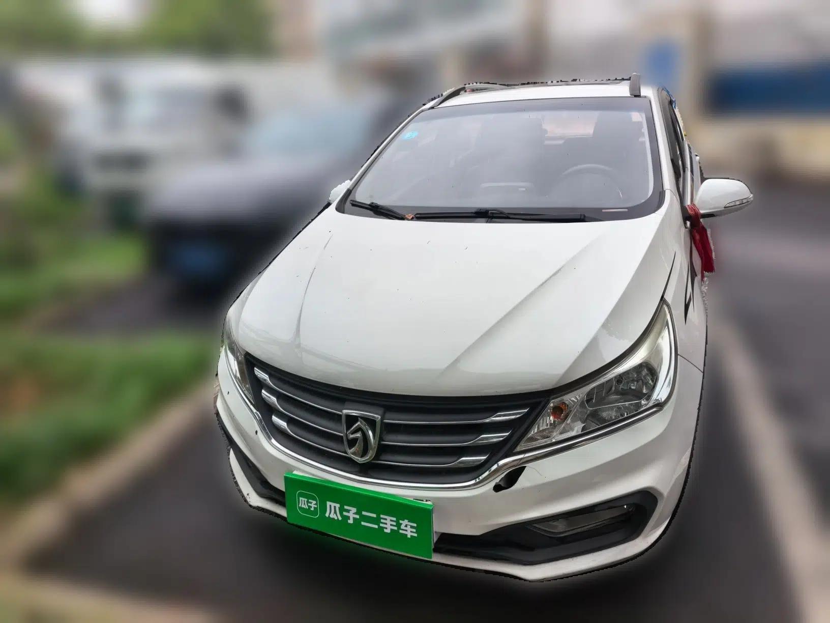 Baojun 310 2016 1.2L Manual Luxury Model — миниатюра 2