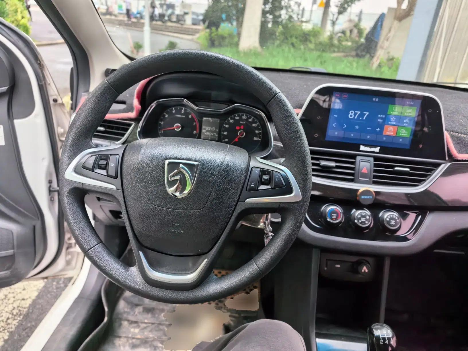 Baojun 310 2016 1.2L Manual Luxury Model — миниатюра 11