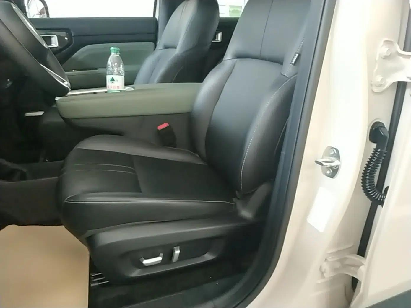 Baojun Spark EUV 2026 301km Flagship Edition — миниатюра 18