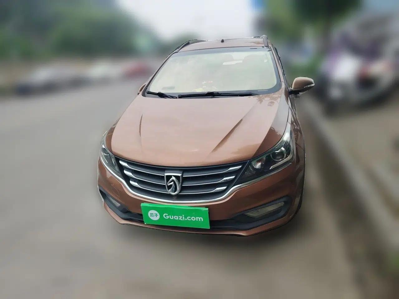 Baojun 310W 2017 1.5L Manual Fashion Edition China VI — миниатюра 2