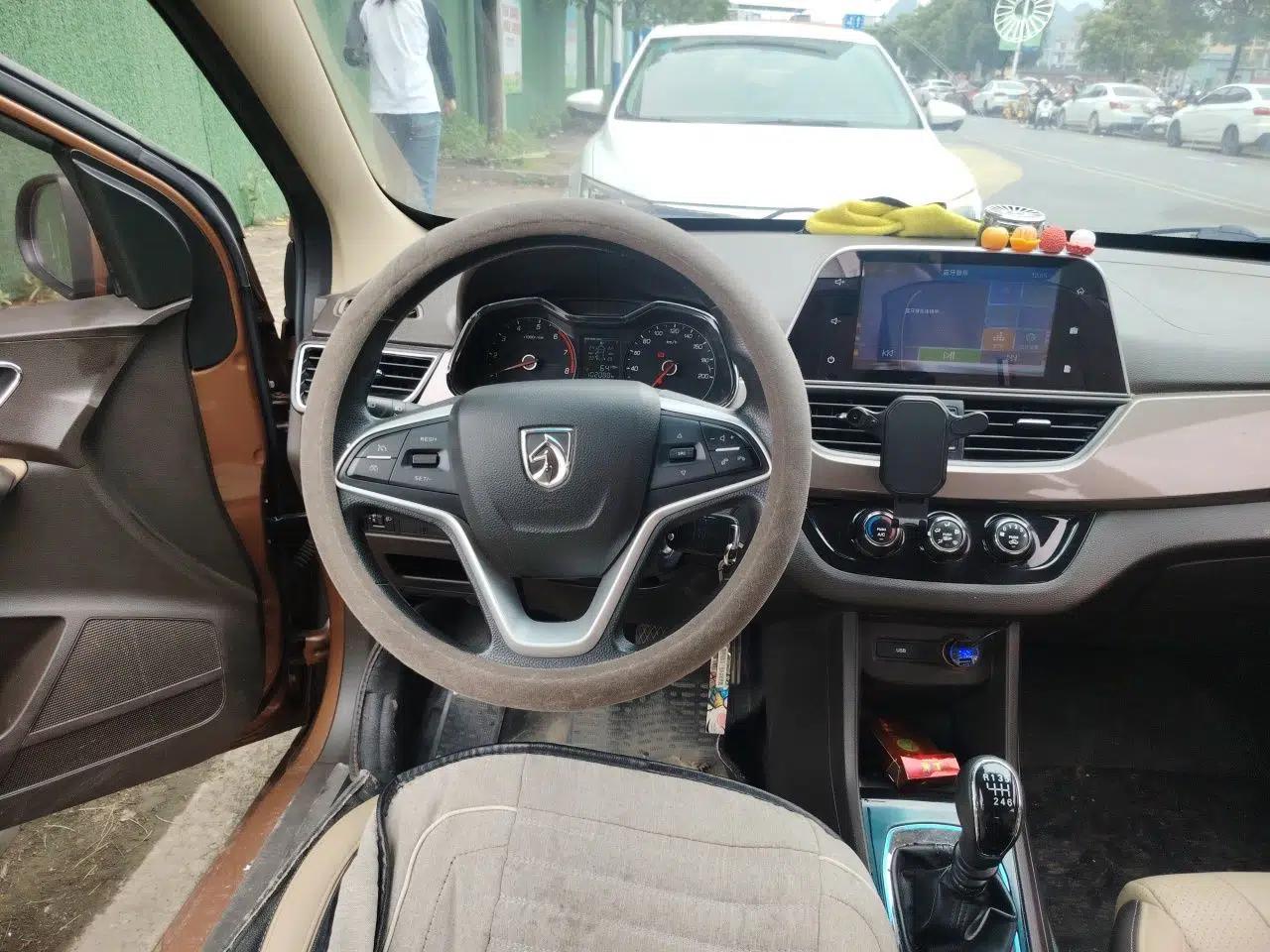 Baojun 310W 2017 1.5L Manual Fashion Edition China VI — миниатюра 11