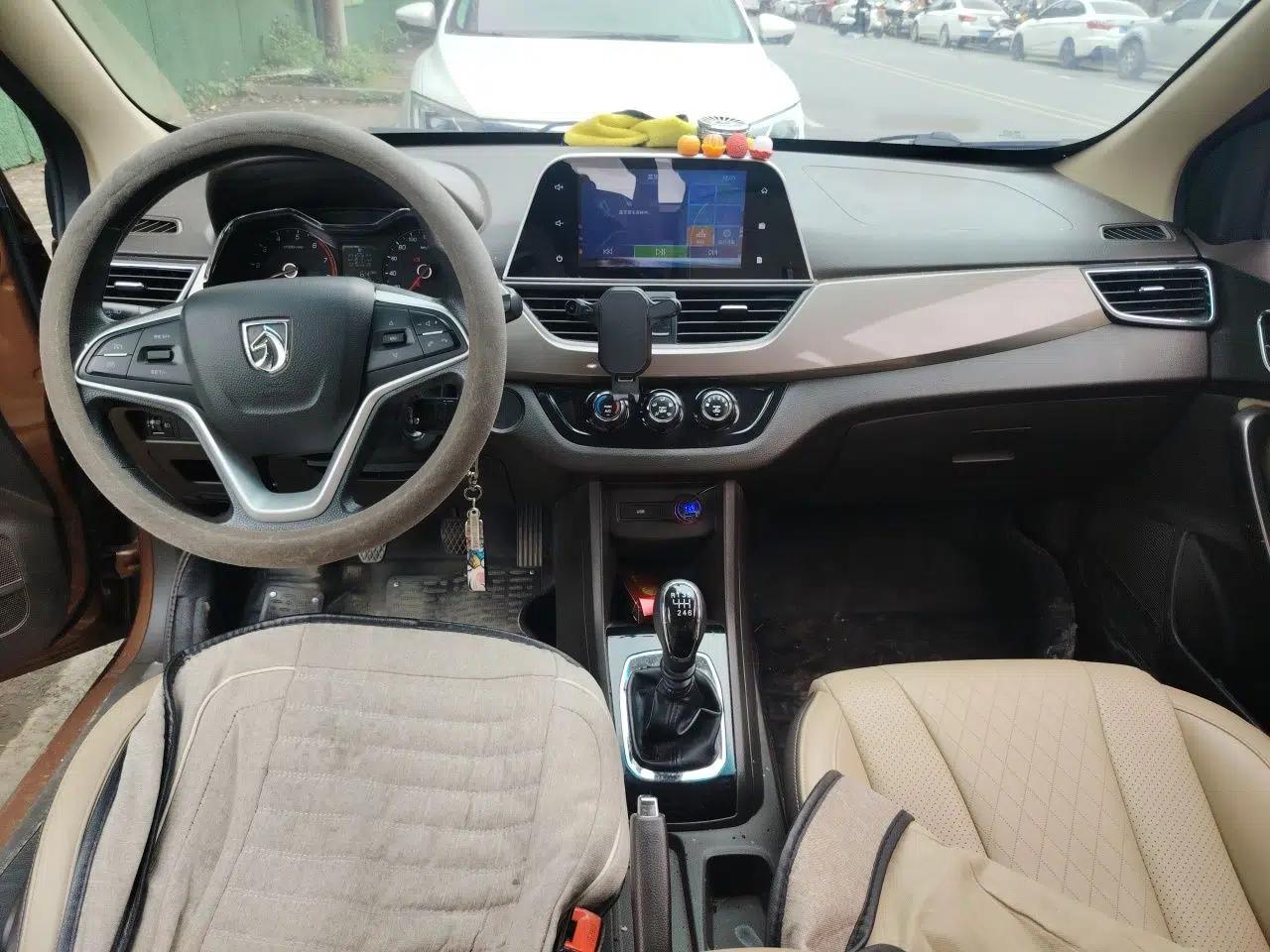 Baojun 310W 2017 1.5L Manual Fashion Edition China VI — миниатюра 10