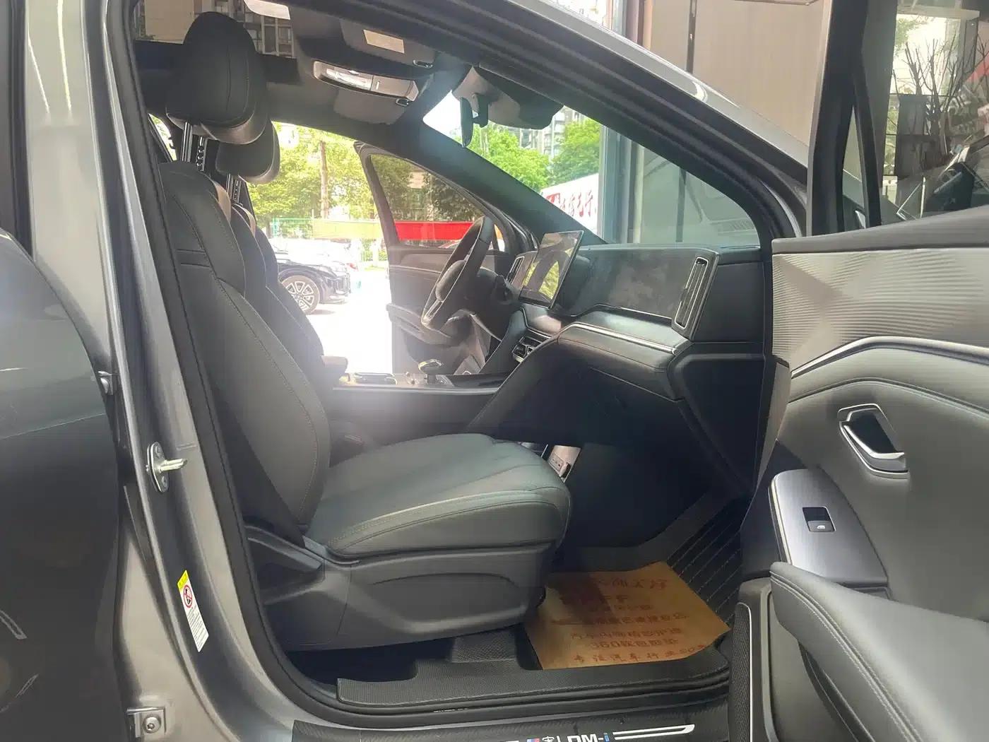 Song L DM-i 2025 Smart Driving Edition 112km Leading Model — миниатюра 11