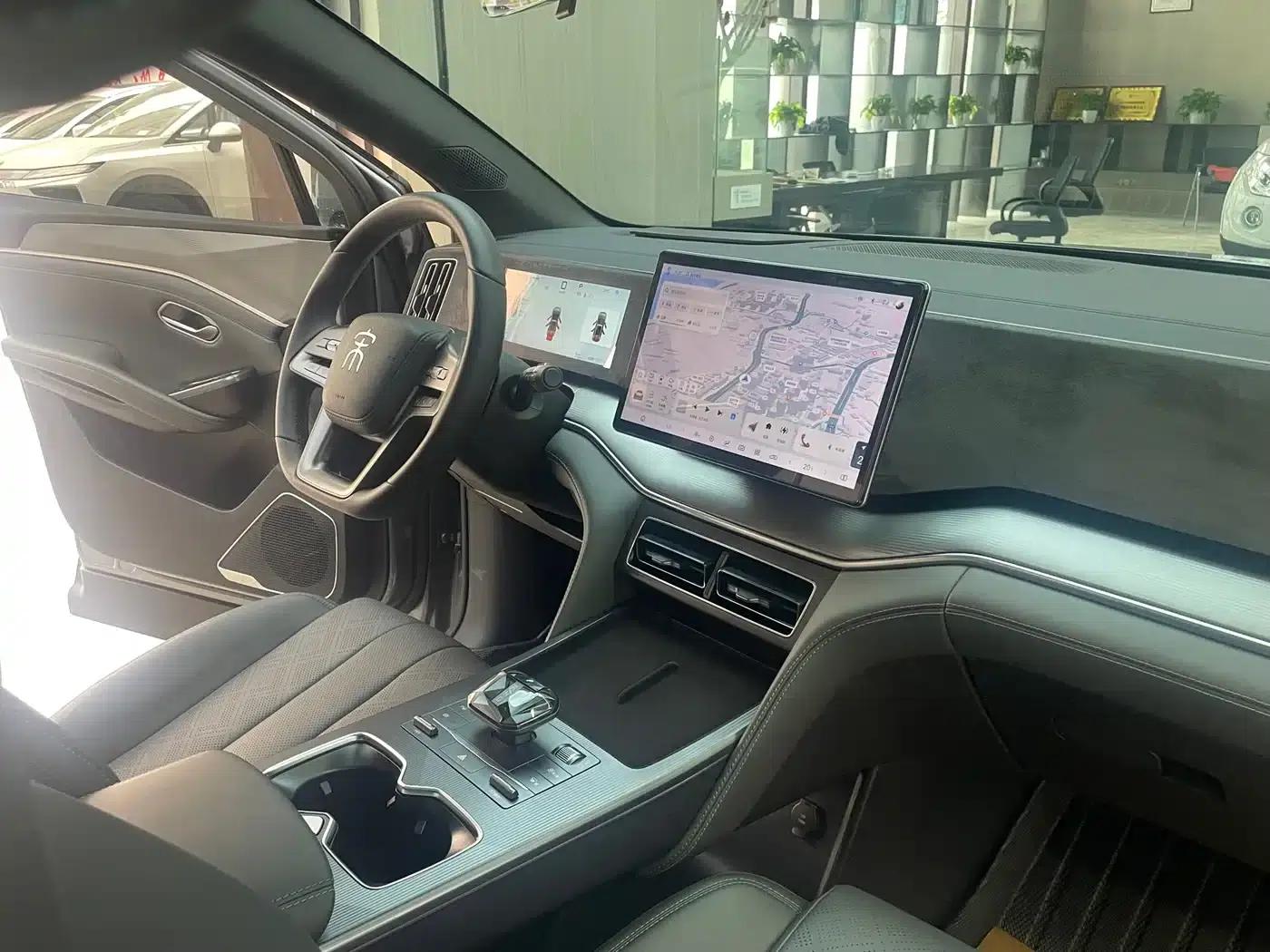 Song L DM-i 2025 Smart Driving Edition 112km Leading Model — миниатюра 12