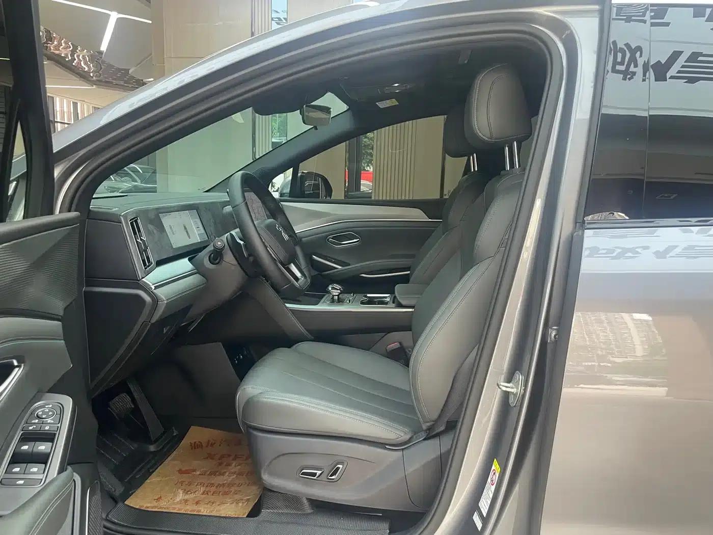 Song L DM-i 2025 Smart Driving Edition 112km Leading Model — миниатюра 9