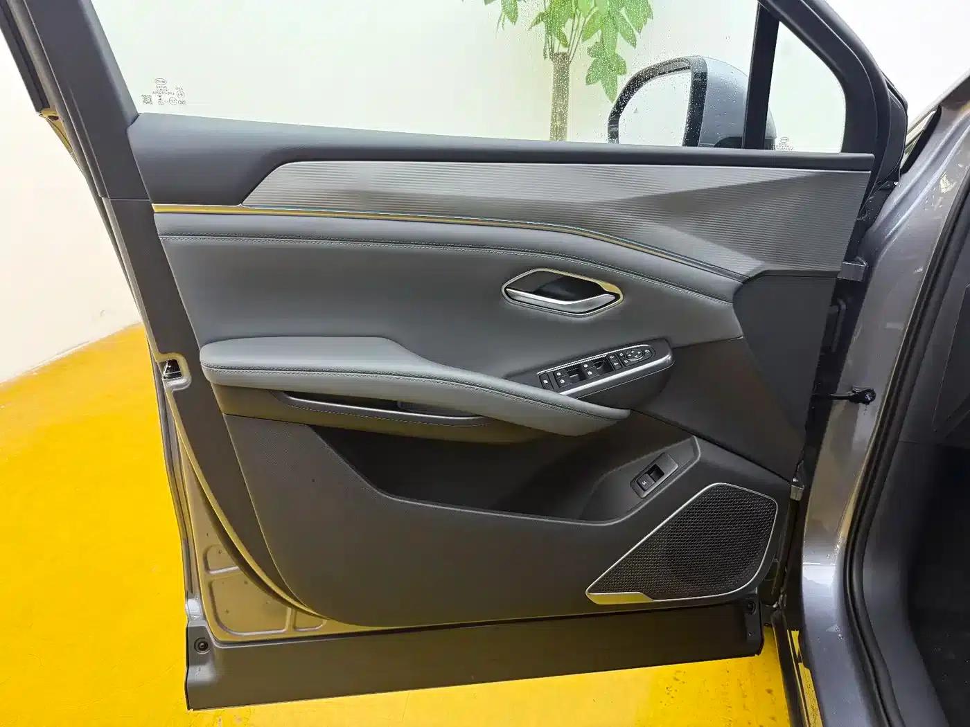 Song L DM-i 2026 Model 200KM Super Edition — миниатюра 3