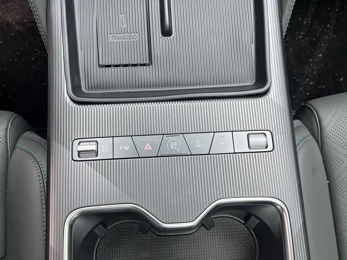 Song L DM-i 2026 Model 130KM Super Edition — миниатюра 17