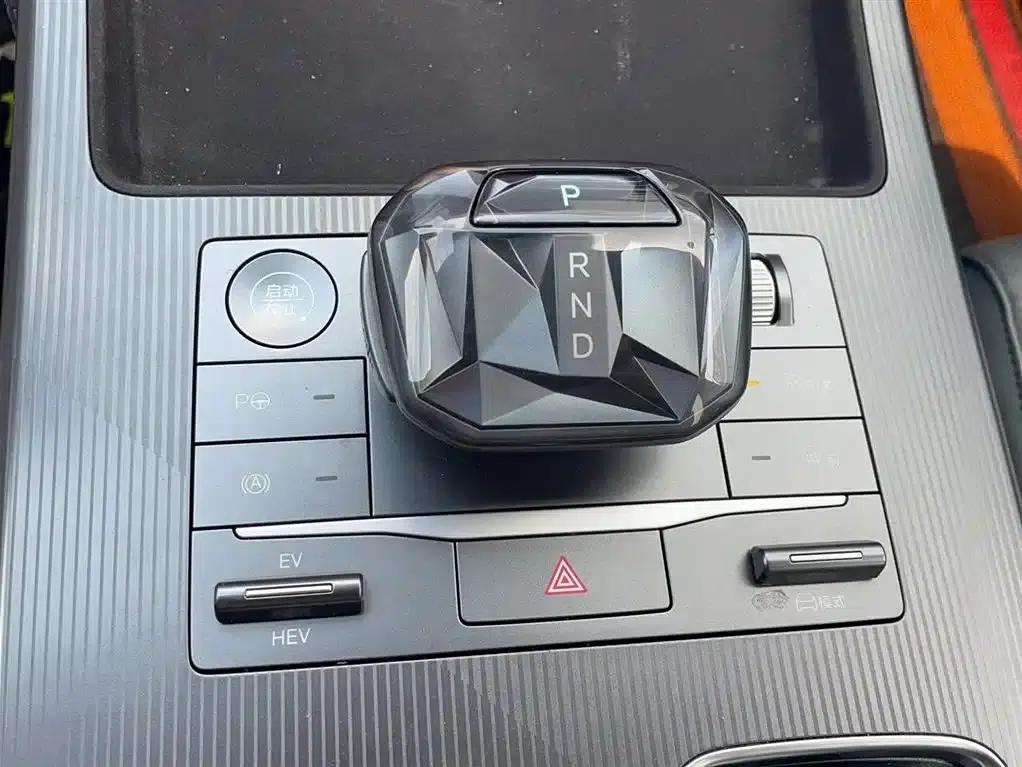 Song L DM-i 2025 Smart Driving Edition 112km Leading Model — миниатюра 7