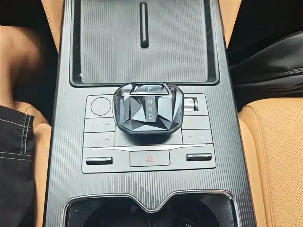 Song L DM-i 2024 Model 112km Leading Edition — миниатюра 14