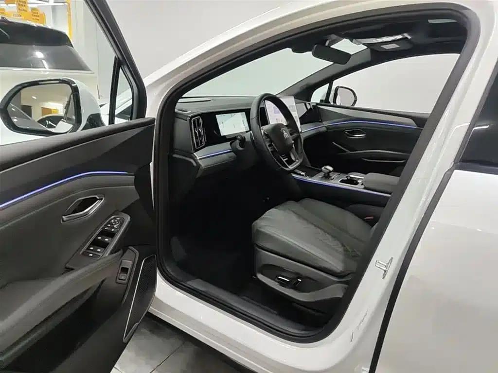 Song L DM-i 2025 Smart Driving Edition 160km/h Superior Model — миниатюра 16