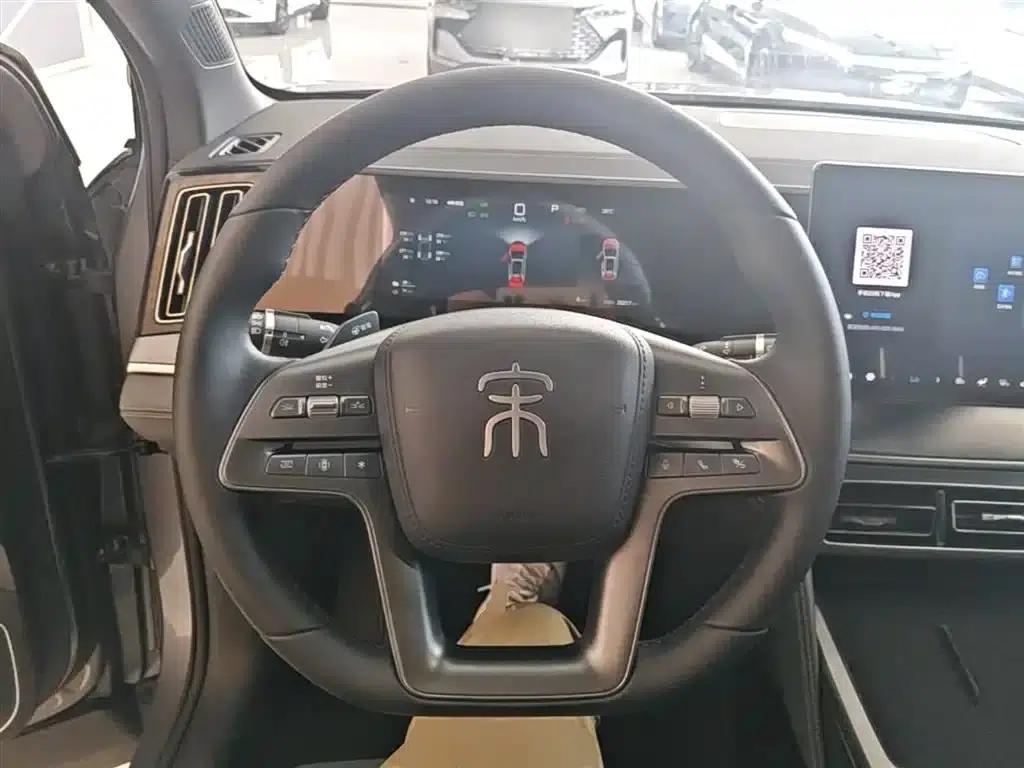 Song L DM-i 2025 Smart Driving Edition 112km Leading Model — миниатюра 11