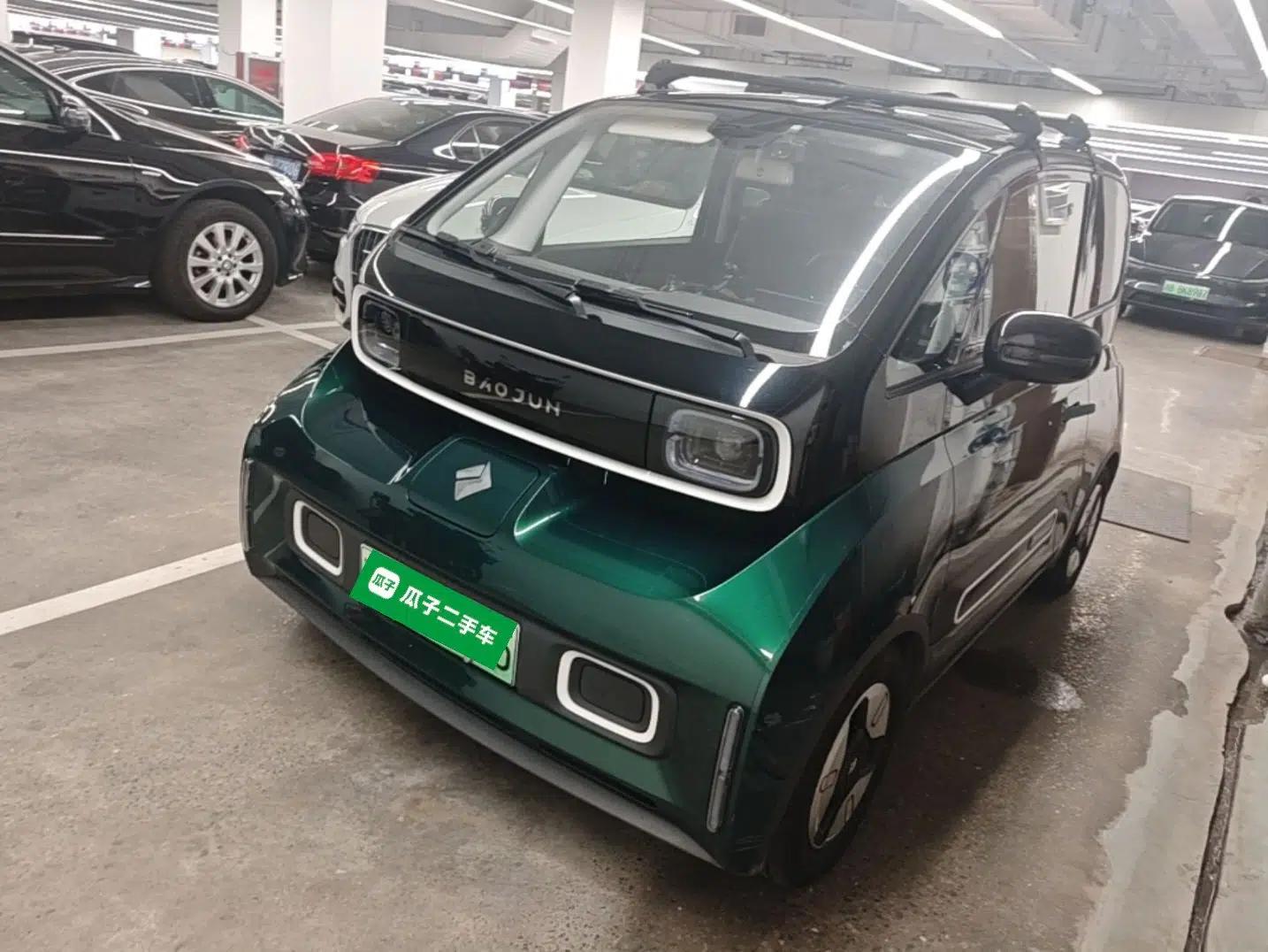 Baojun KiWi EV 2021 Customized Stylish Gold Edition Lithium Iron Phosphate — миниатюра 1