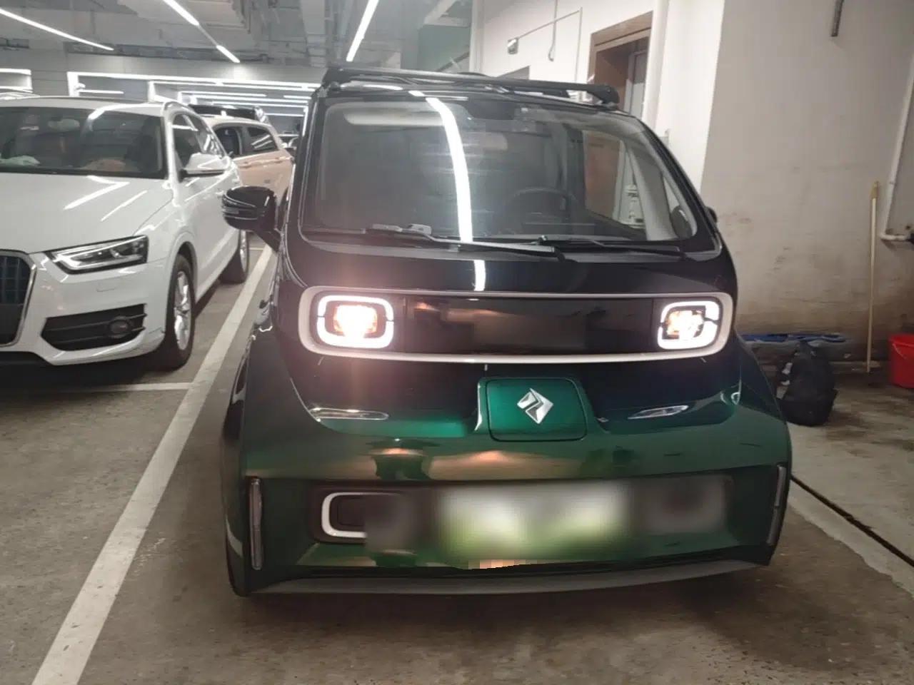 Baojun KiWi EV 2021 Customized Stylish Gold Edition Lithium Iron Phosphate — миниатюра 2