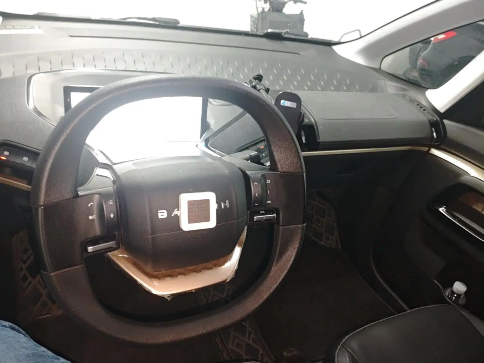 Baojun KiWi EV 2021 Customized Stylish Gold Edition Lithium Iron Phosphate — миниатюра 13