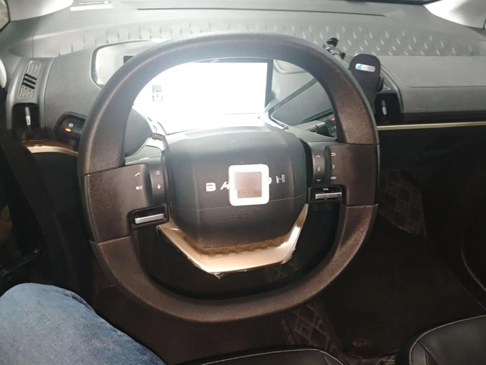 Baojun KiWi EV 2021 Customized Stylish Gold Edition Lithium Iron Phosphate — миниатюра 14