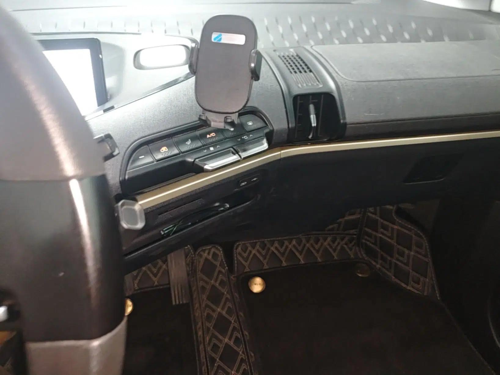 Baojun KiWi EV 2021 Customized Stylish Gold Edition Lithium Iron Phosphate — миниатюра 16