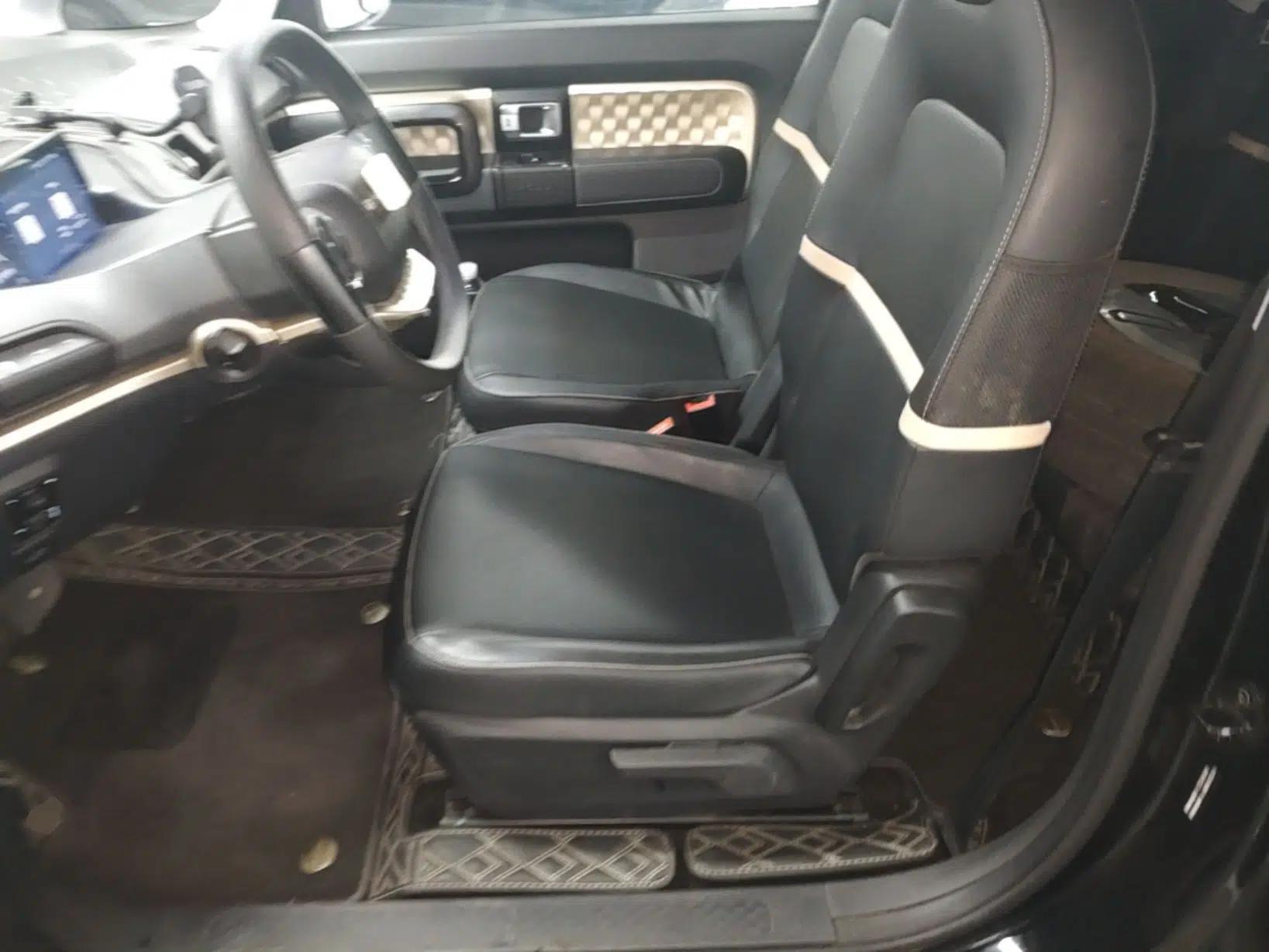 Baojun KiWi EV 2021 Customized Stylish Gold Edition Lithium Iron Phosphate — миниатюра 18