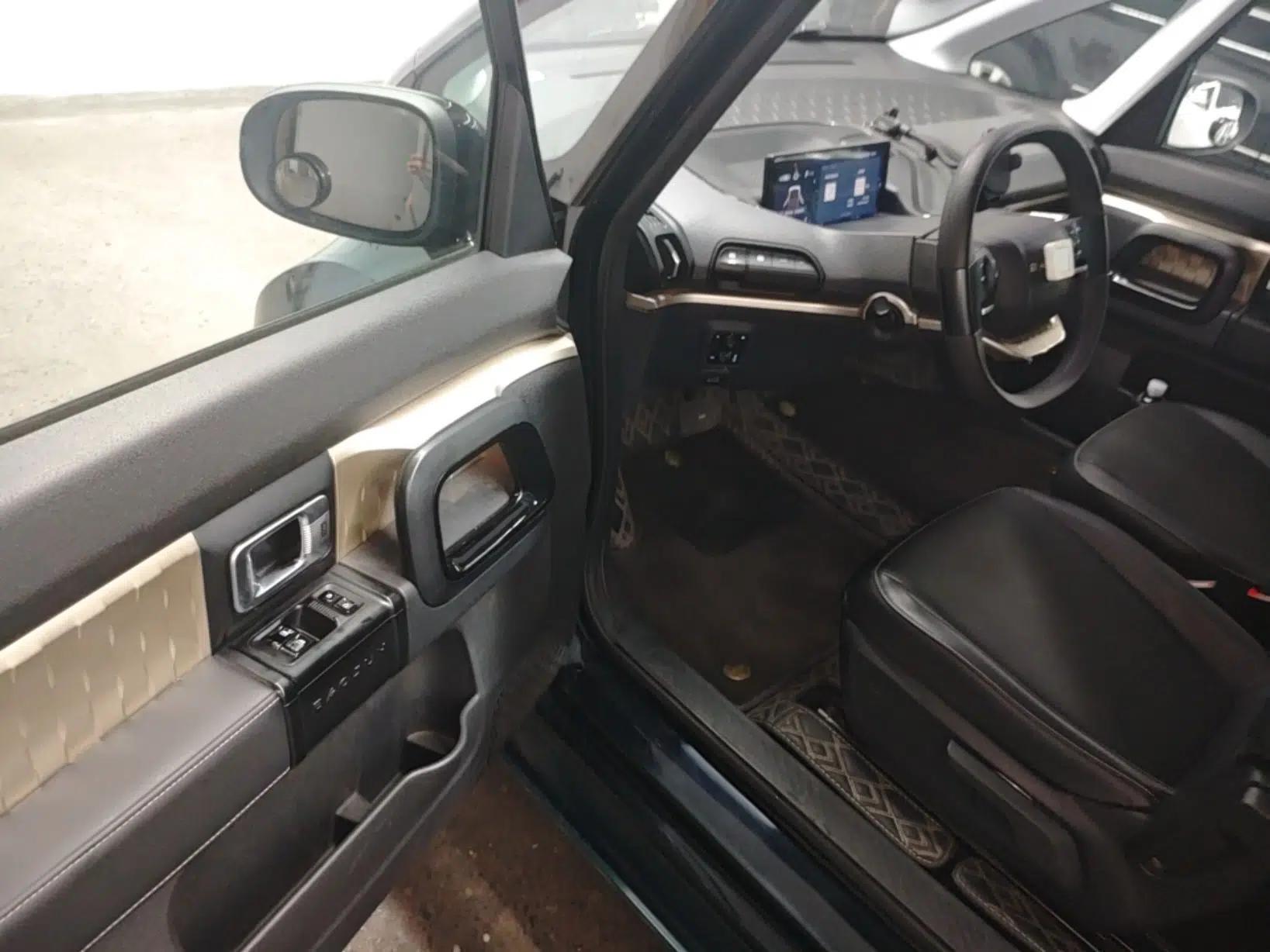 Baojun KiWi EV 2021 Customized Stylish Gold Edition Lithium Iron Phosphate — миниатюра 19
