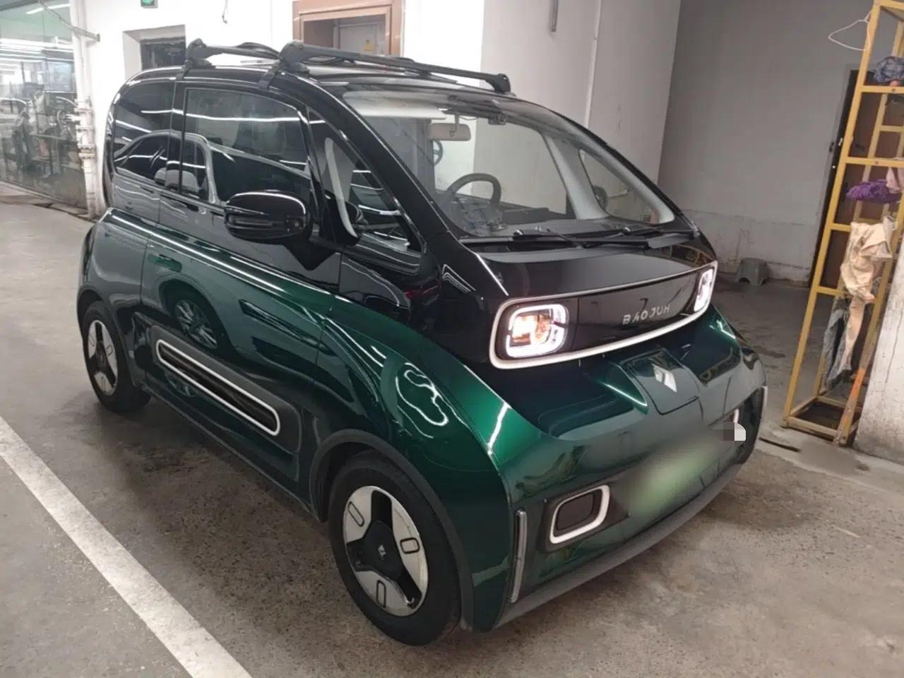 Baojun KiWi EV 2021 Customized Stylish Gold Edition Lithium Iron Phosphate — миниатюра 3