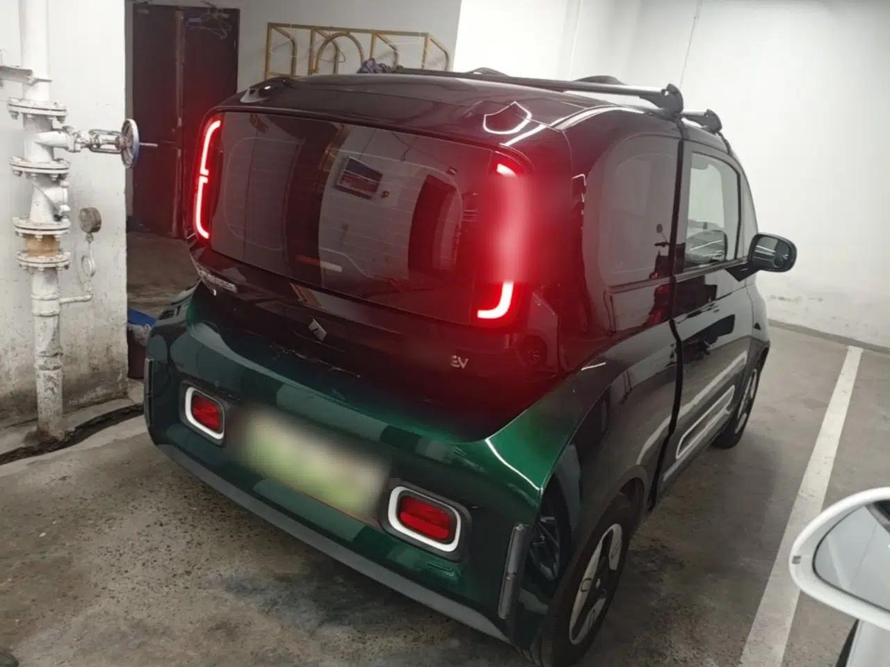 Baojun KiWi EV 2021 Customized Stylish Gold Edition Lithium Iron Phosphate — миниатюра 6