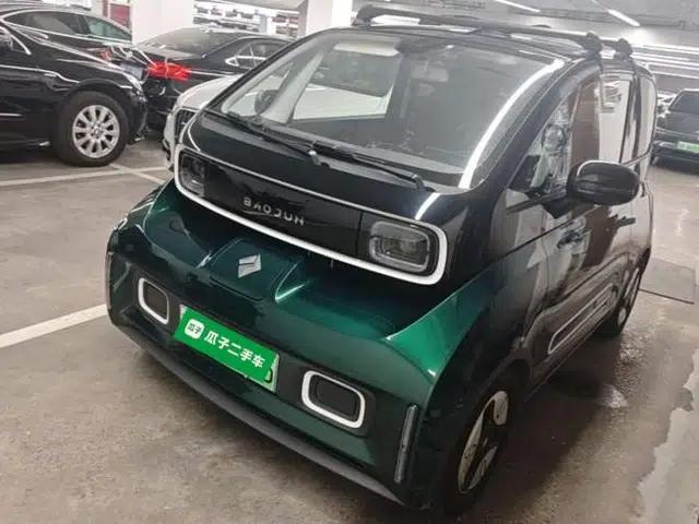 Baojun KiWi EV 2021 Customized Stylish Gold Edition Lithium Iron Phosphate