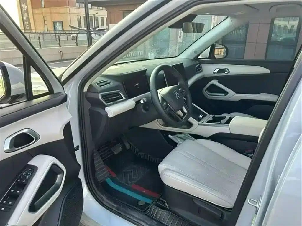 Yuan UP 2025 Smart Driving Edition 401KM Vitality Edition — миниатюра 4