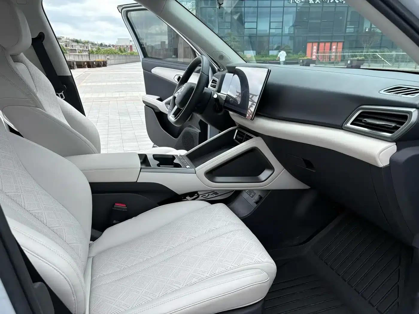 Yuan UP 2025 Smart Driving Edition 401KM Vitality Edition — миниатюра 6