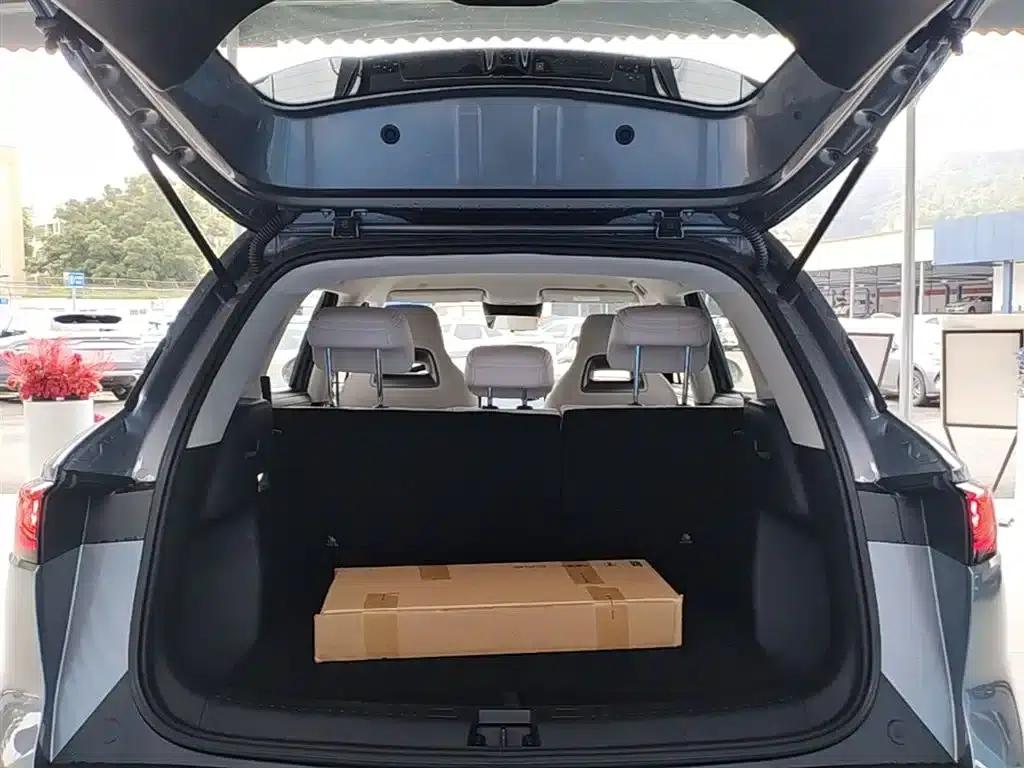 Yuan UP 2025 Smart Driving Edition 401KM Leading Model — миниатюра 19