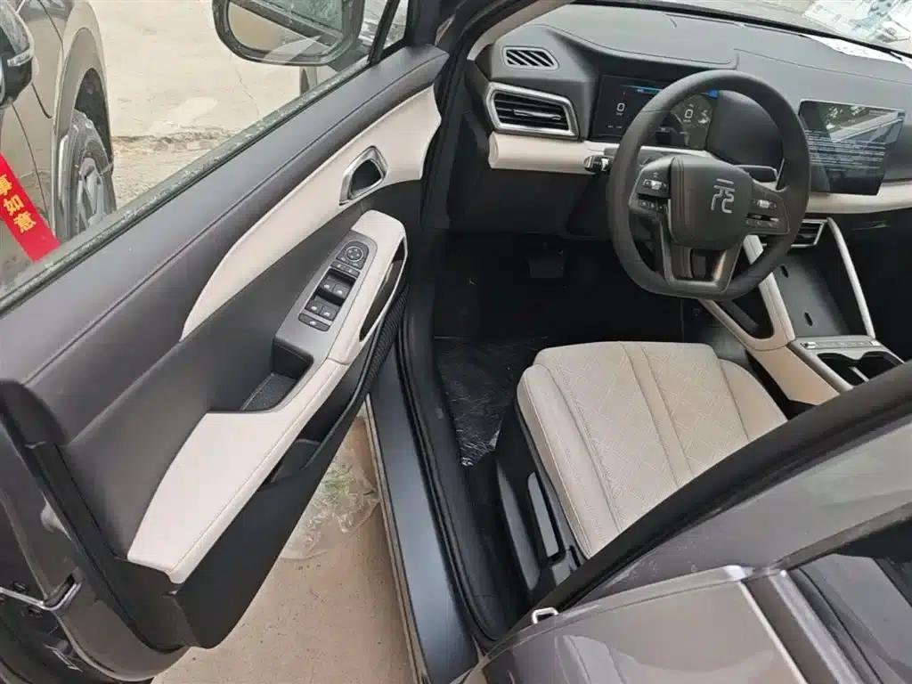 Yuan UP 2025 301KM Navigator — миниатюра 16