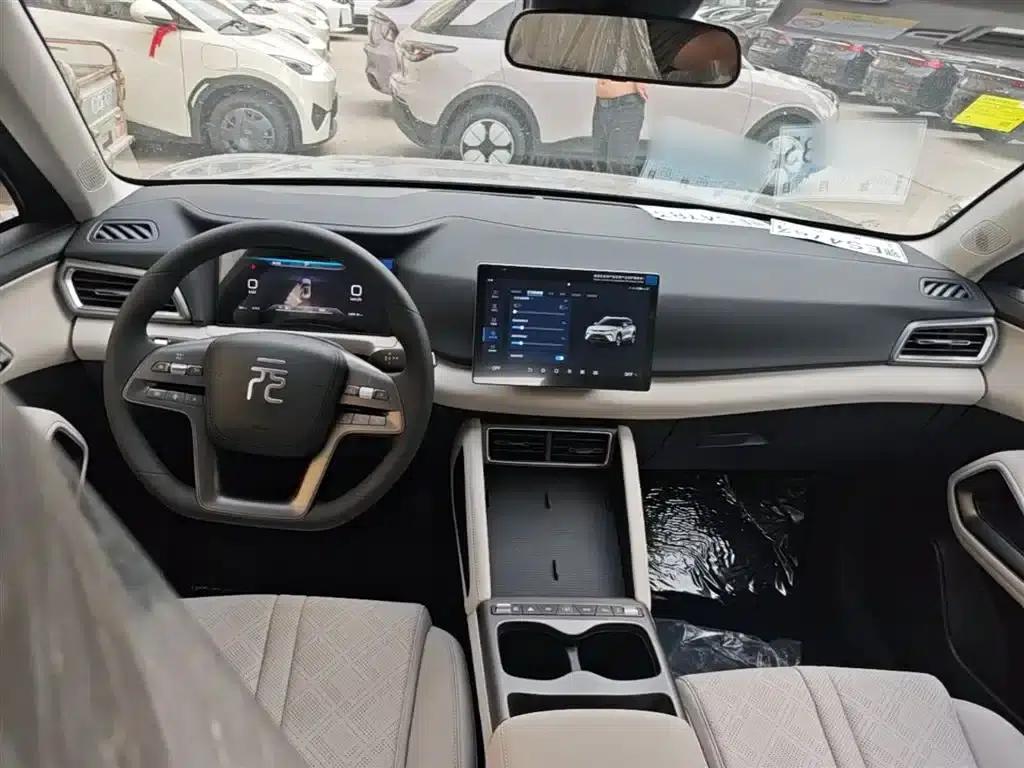 Yuan UP 2025 301KM Navigator — миниатюра 10