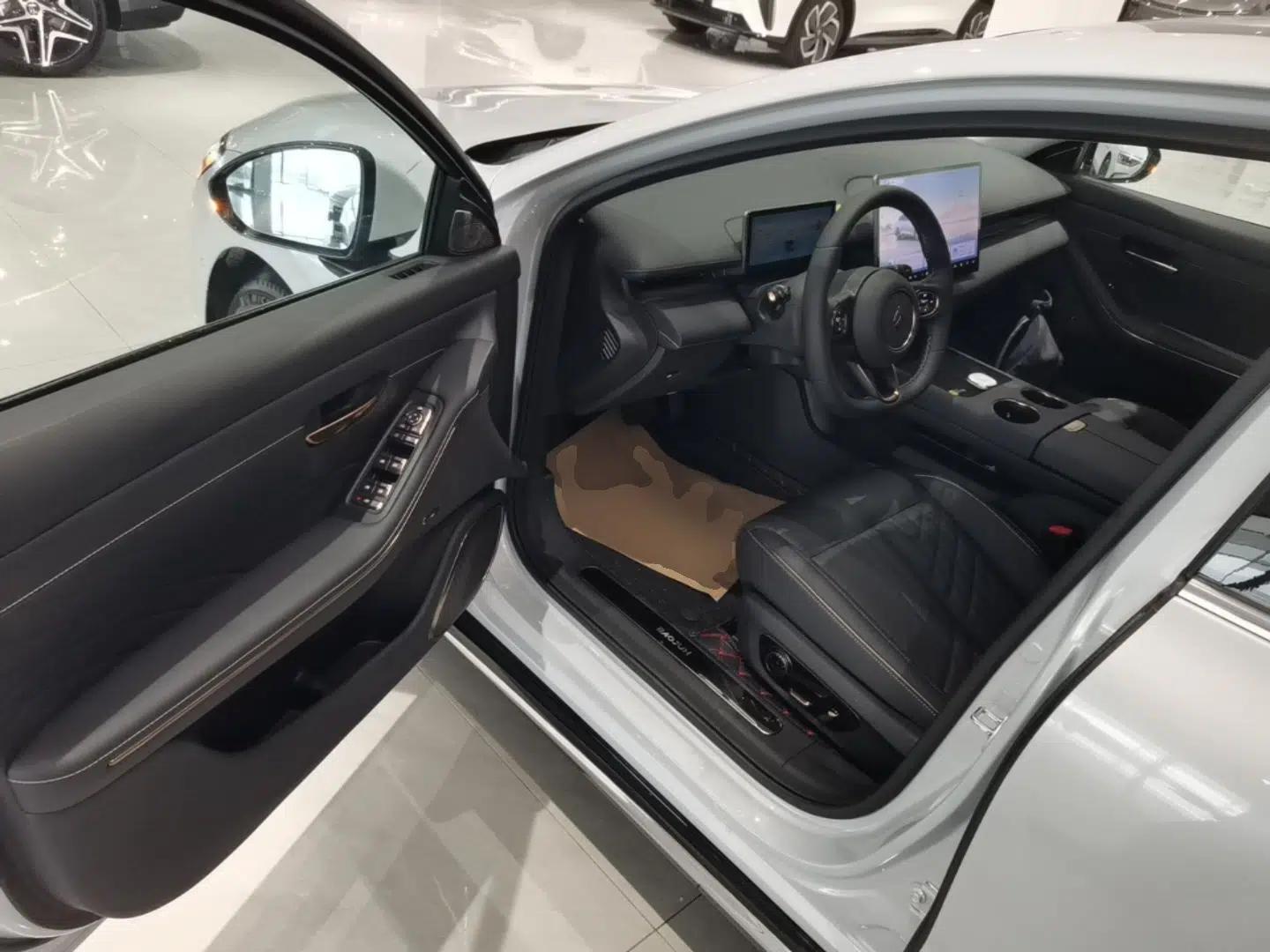 Baojun Enjoy 2025 Plug-in Hybrid 140km Luxury Edition — миниатюра 19