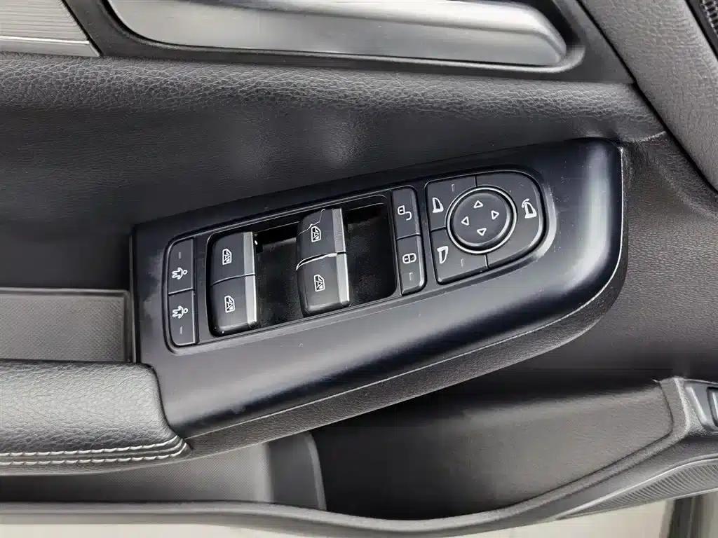 Tang 2018 2.0T Automatic Intelligent Connected Premium 7-seater National V Emission Standard — миниатюра 9