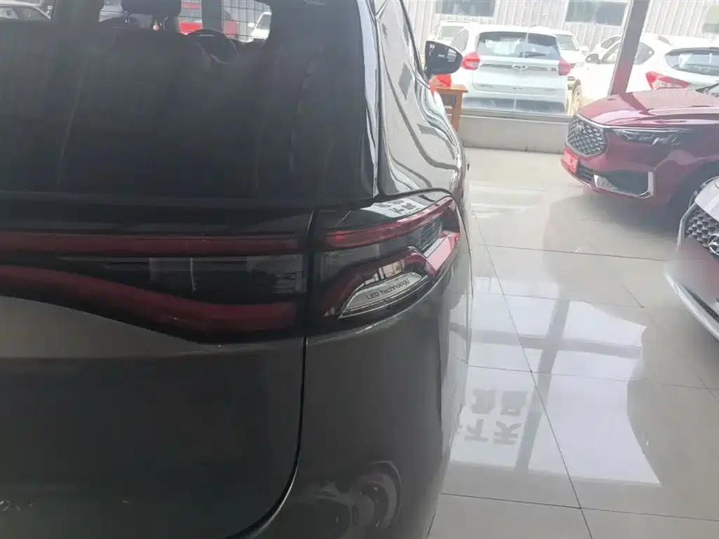Tang 2018 2.0T Automatic Intelligent Connected Premium 7-seater National V Emission Standard — миниатюра 8