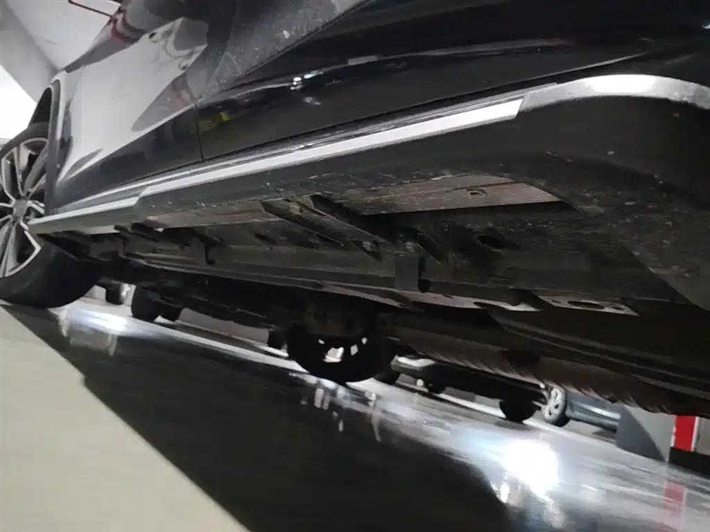 Tang 2018 2.0T Automatic Intelligent Connected Premium 7-seater National V Emission Standard — миниатюра 18