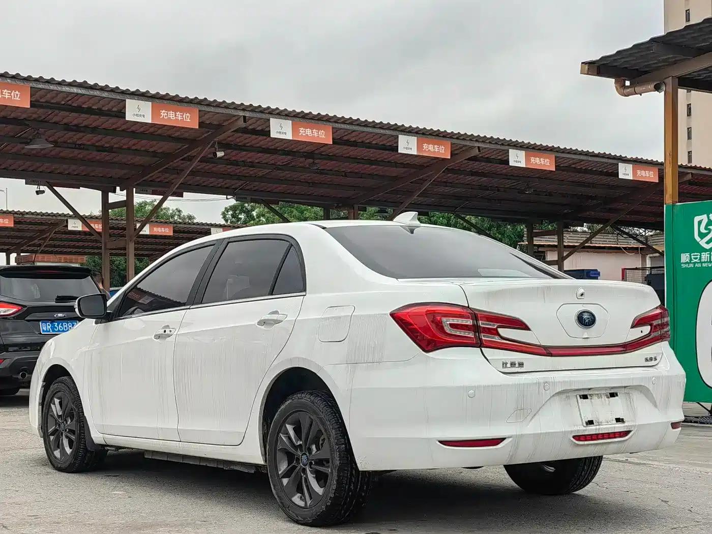 Qin New Energy 2017 1.5T Premium Edition — миниатюра 4
