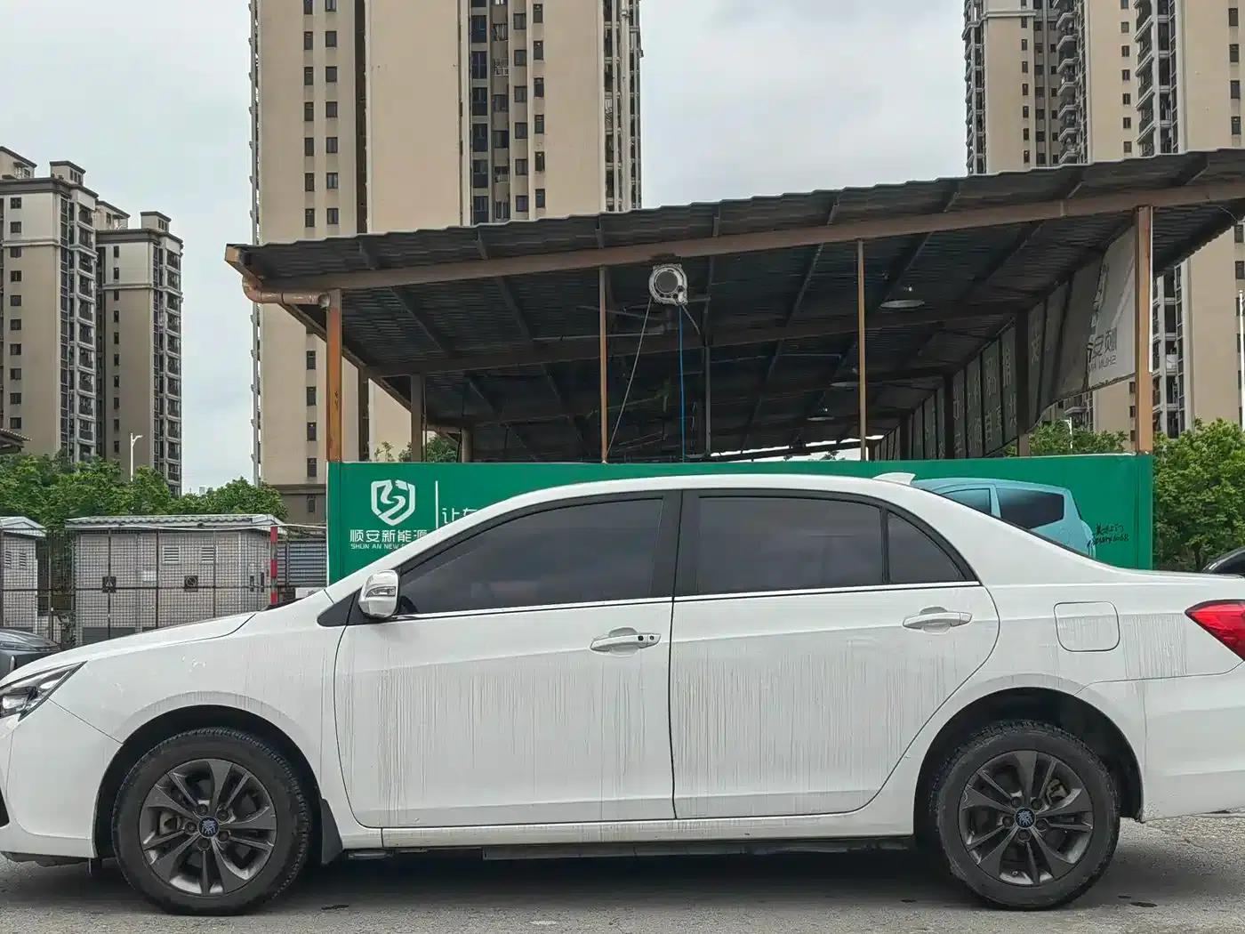 Qin New Energy 2017 1.5T Premium Edition — миниатюра 7