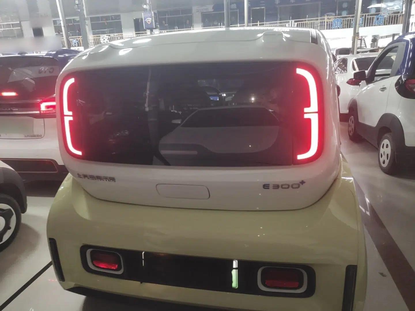 Baojun E300 2020 Plus Starry Intelligence Edition — миниатюра 5
