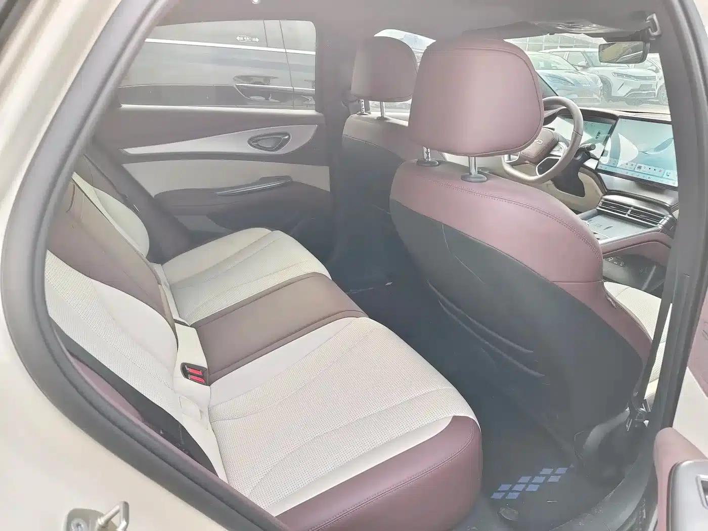 Seal 07 DM-i 2025 Model DM-i 1.5L 125km Premium — миниатюра 27