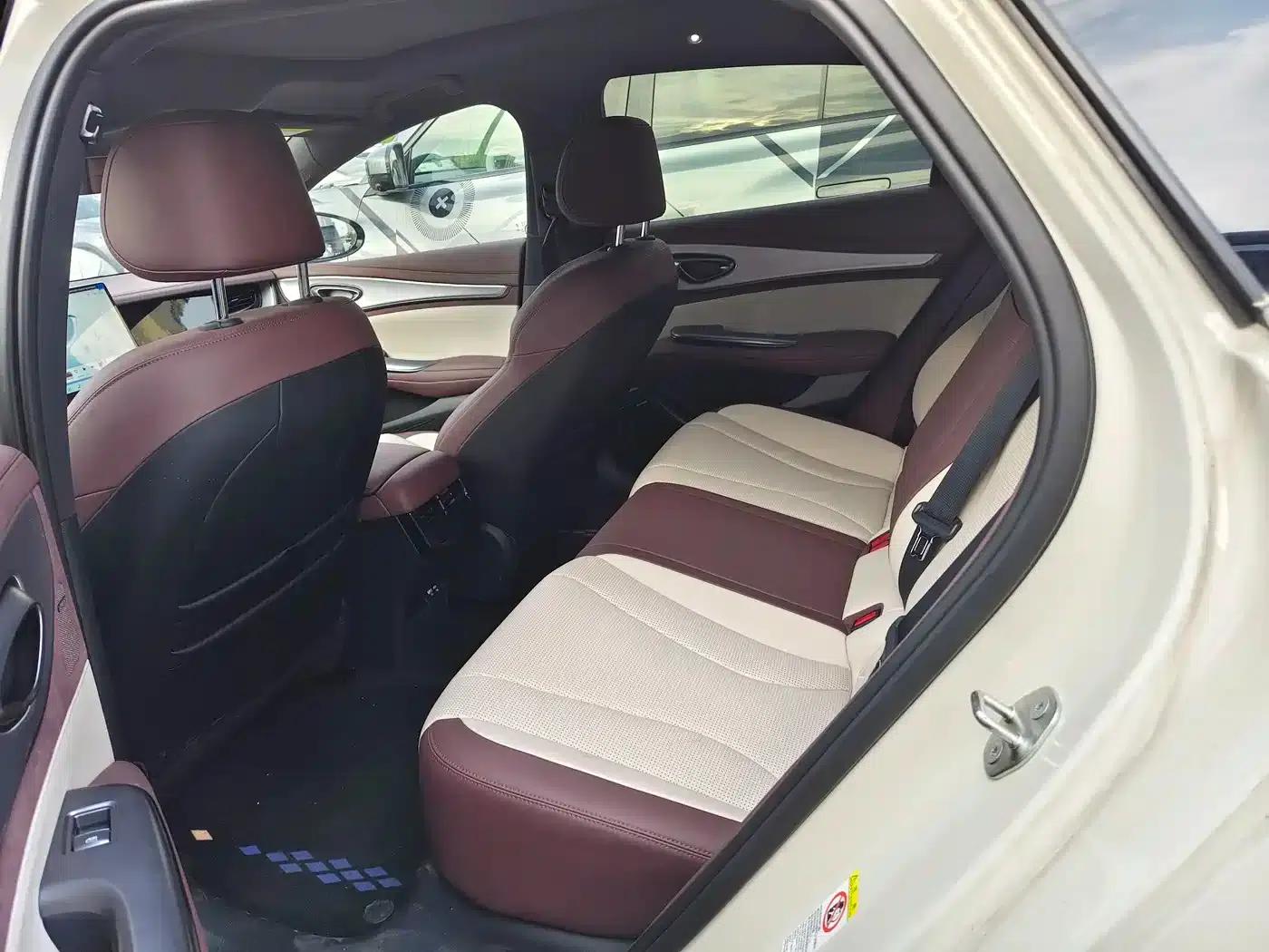 Seal 07 DM-i 2025 Model DM-i 1.5L 125km Premium — миниатюра 8
