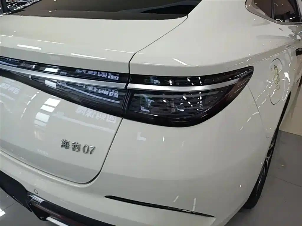 Seal 07 DM-i 2025 Model DM-i 1.5L 125km Luxury — миниатюра 8