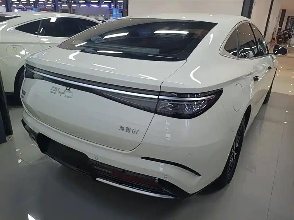 Seal 07 DM-i 2025 Model DM-i 1.5L 70km Elite — миниатюра 6