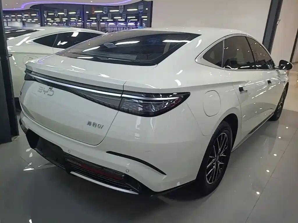 Seal 07 DM-i 2025 Model DM-i 1.5L 70km Elite — миниатюра 7