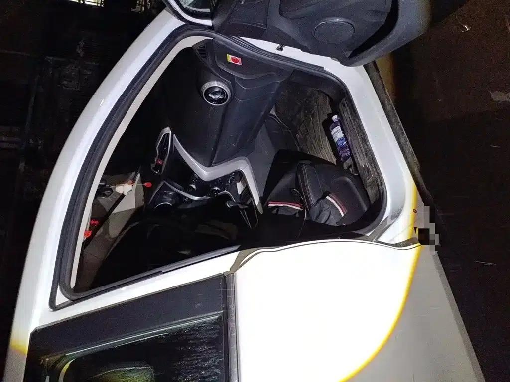 2017 Yuan 1.5L Automatic Cool Connected Edition — миниатюра 19
