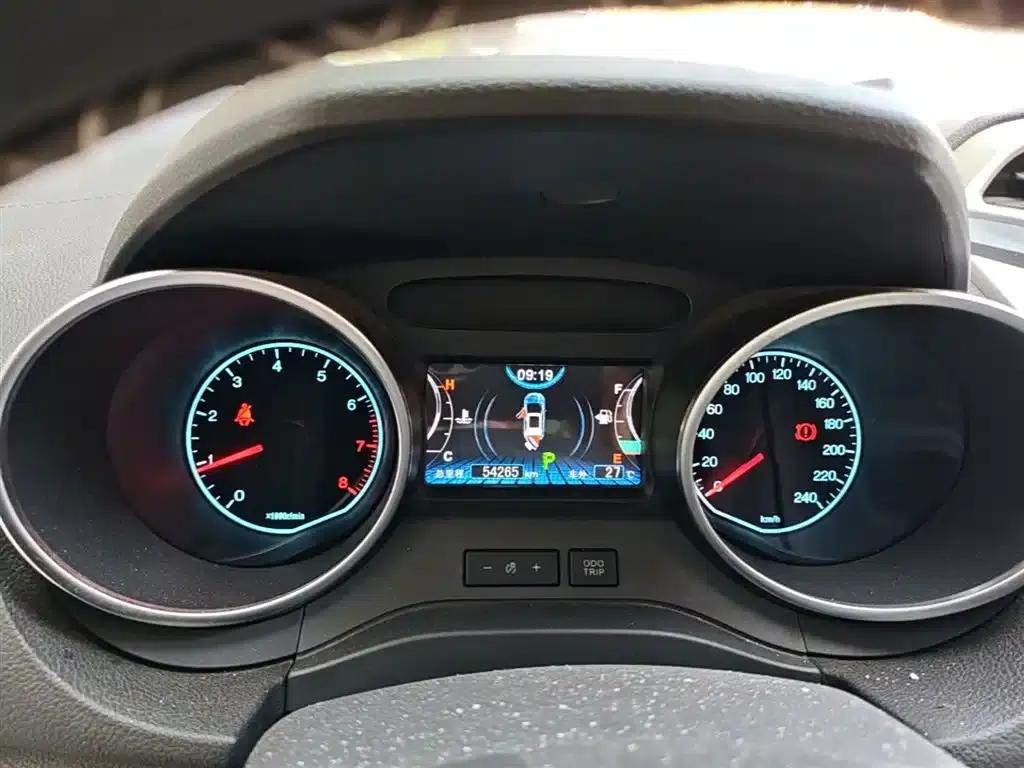 2017 Yuan 1.5L Automatic Cool and Stylish Model — миниатюра 12
