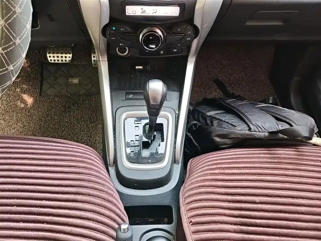2017 Yuan 1.5L Automatic Cool and Stylish Model — миниатюра 14